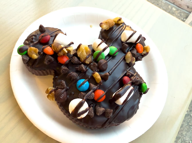 Mickey-shaped brownie at Centertown Market, Caribbean Beach Resort
